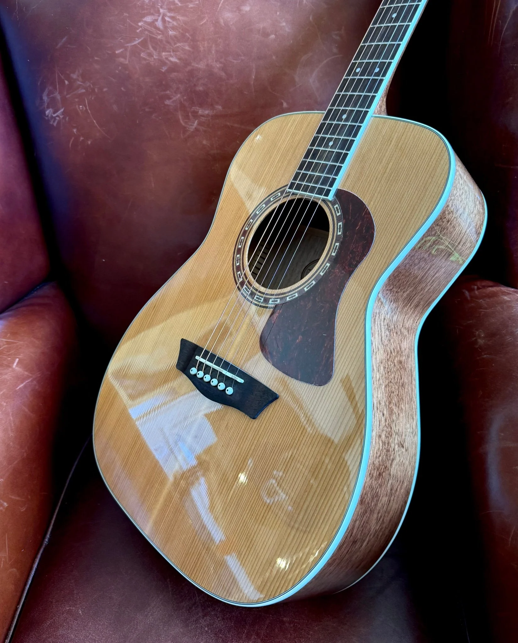Washburn F11S - Folk - Natural Acoustic Guitar - Image 4