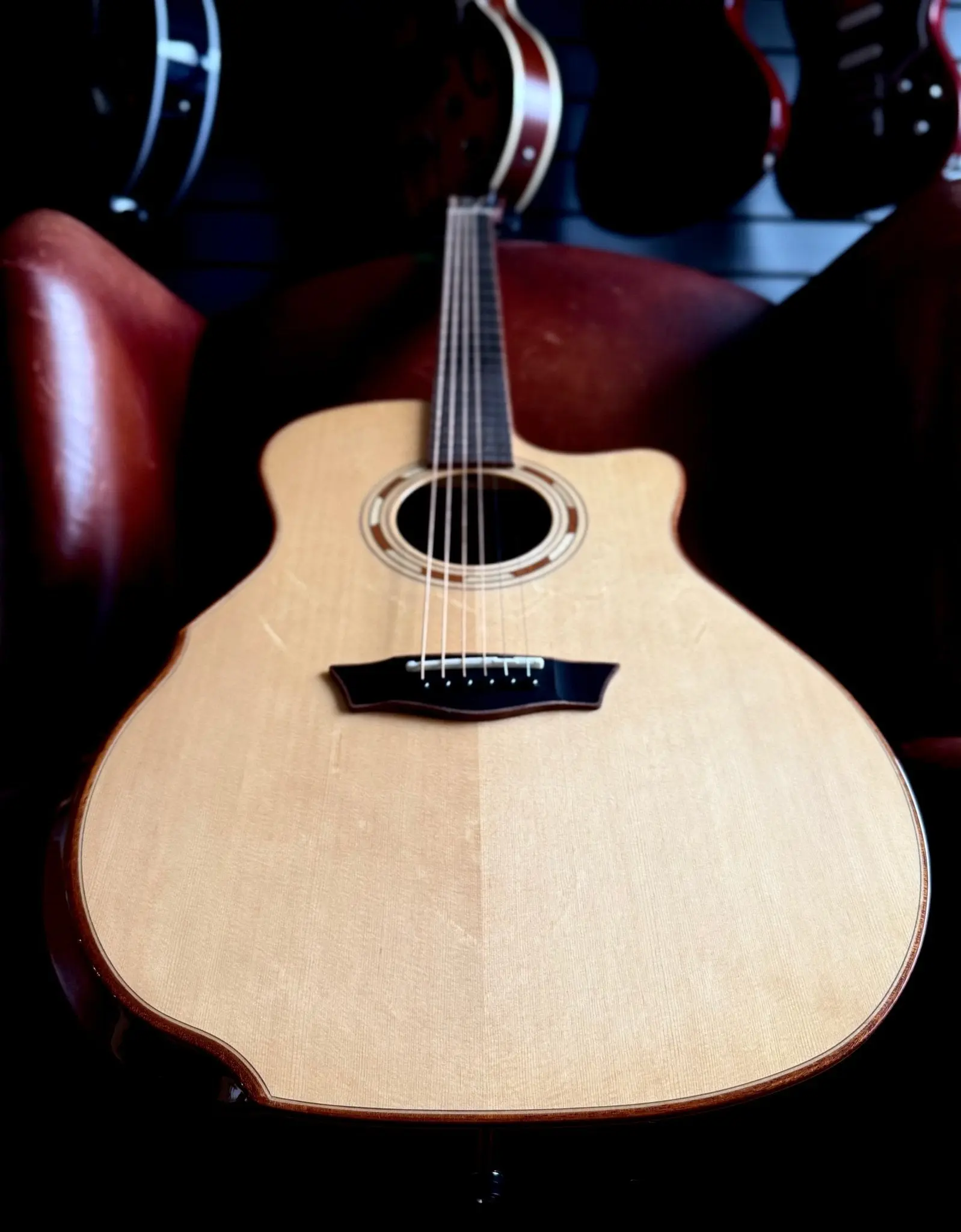Washburn G25SCE w/CASE - Grand Auditorium - Natural Electro Acoustic Guitar - Image 22