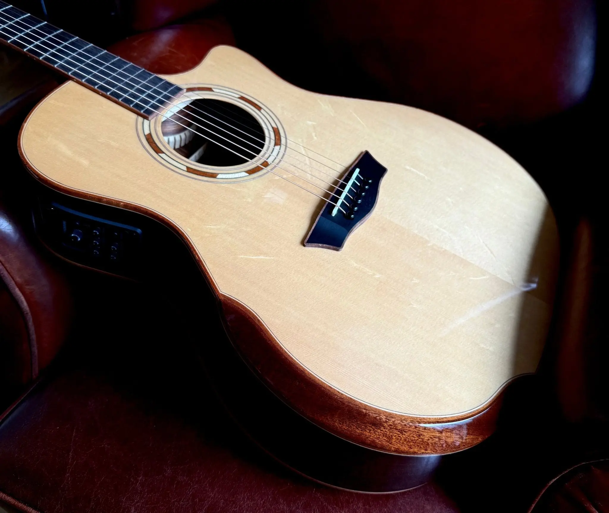Washburn G25SCE w/CASE - Grand Auditorium - Natural Electro Acoustic Guitar - Image 27