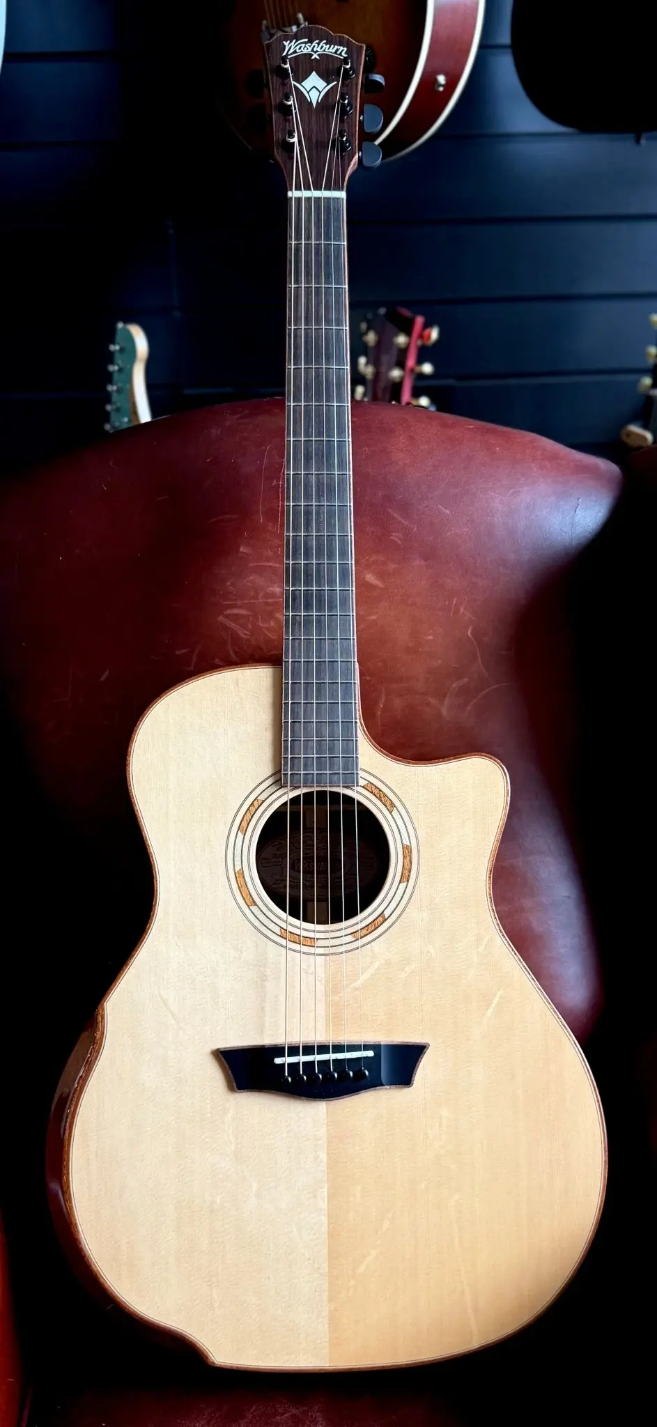 Washburn G25SCE w/CASE - Grand Auditorium - Natural Electro Acoustic Guitar - Image 29