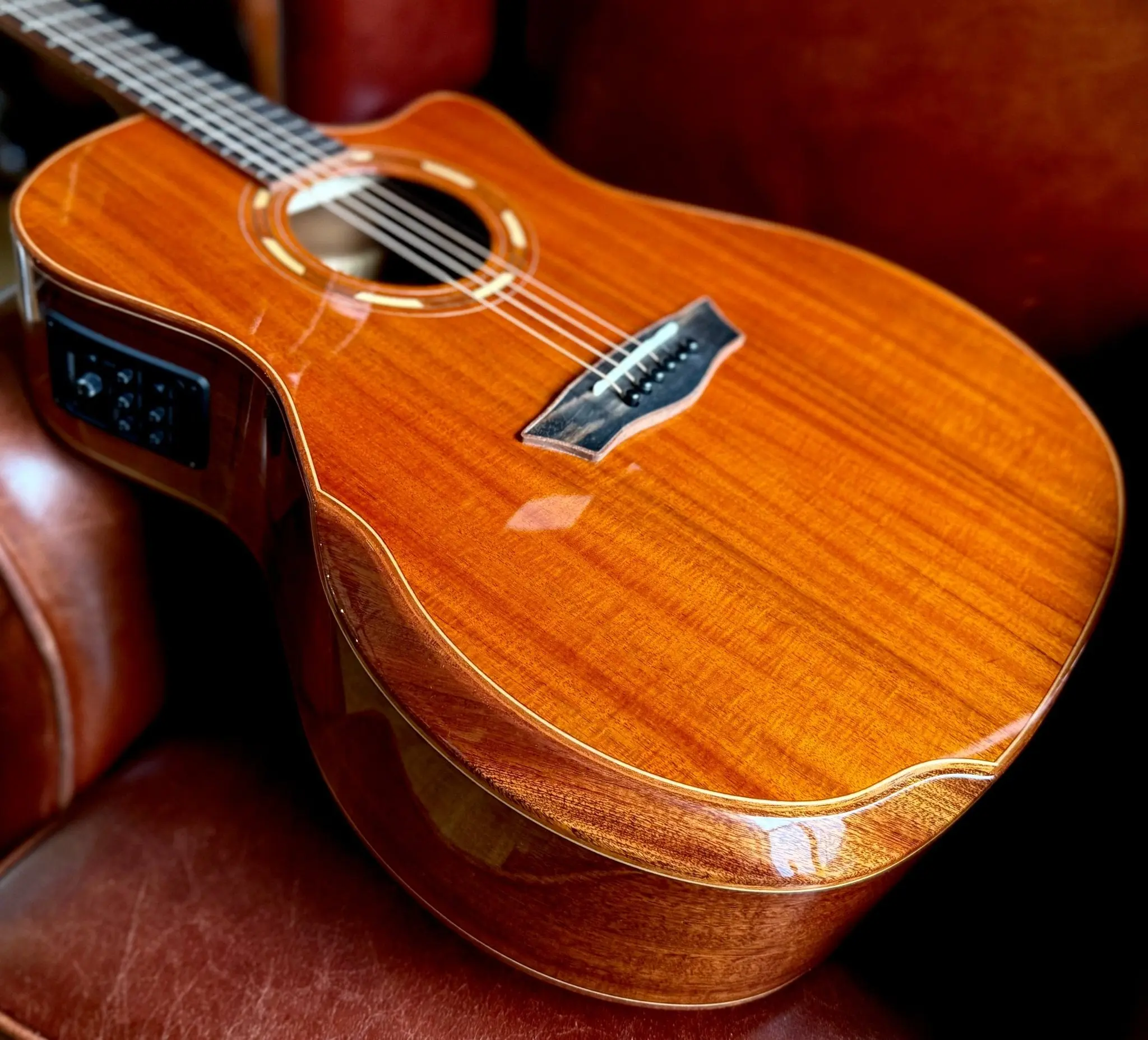 Washburn G55CE KOA w/ CASE - Grand Auditorium - Natural Electro Acoustic Guitar - Image 5