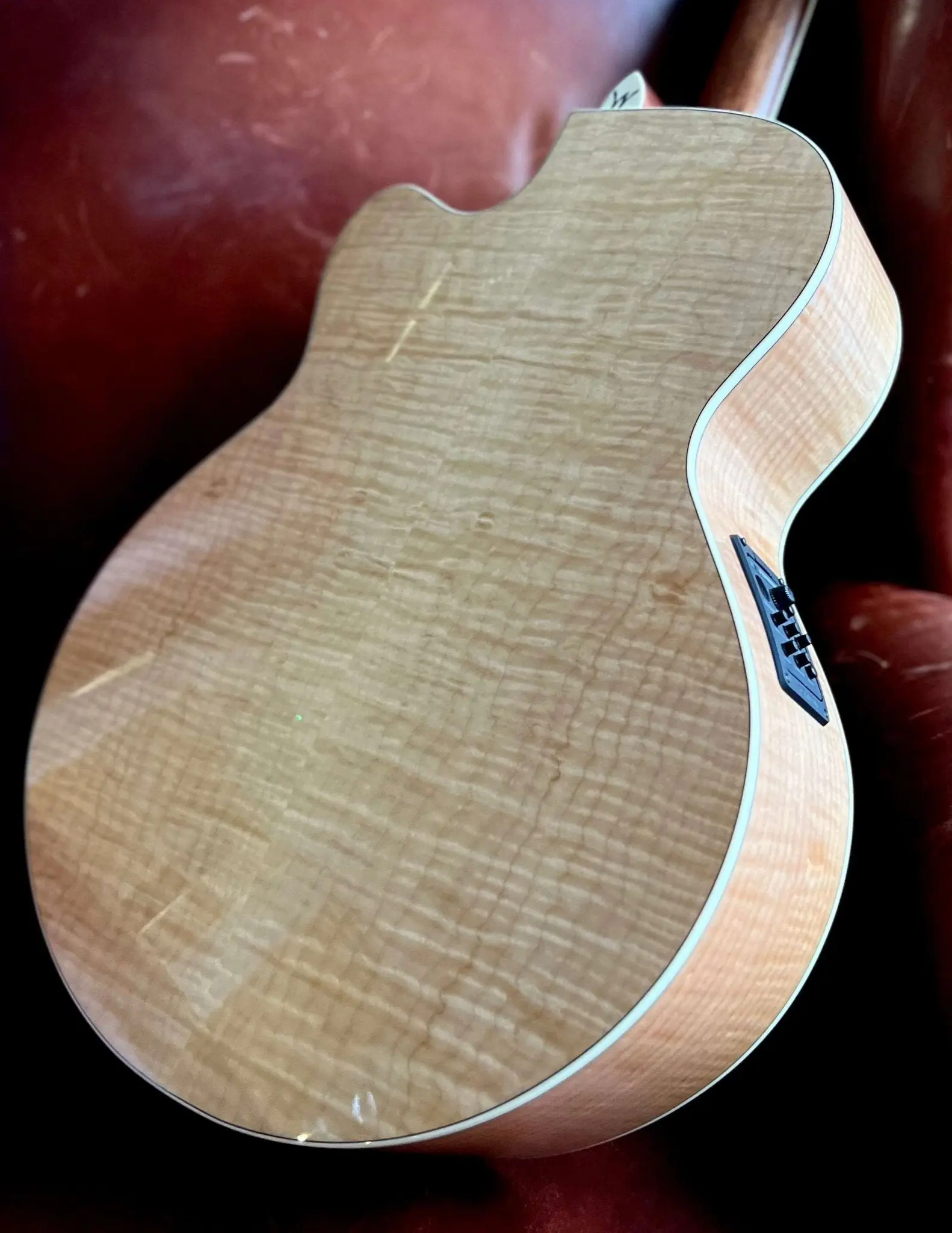 Washburn HJ40SCE Jumbo w' Flamed Maple Back & Sides.  £225 Custom Pro Setup & Support Package Included - Image 12