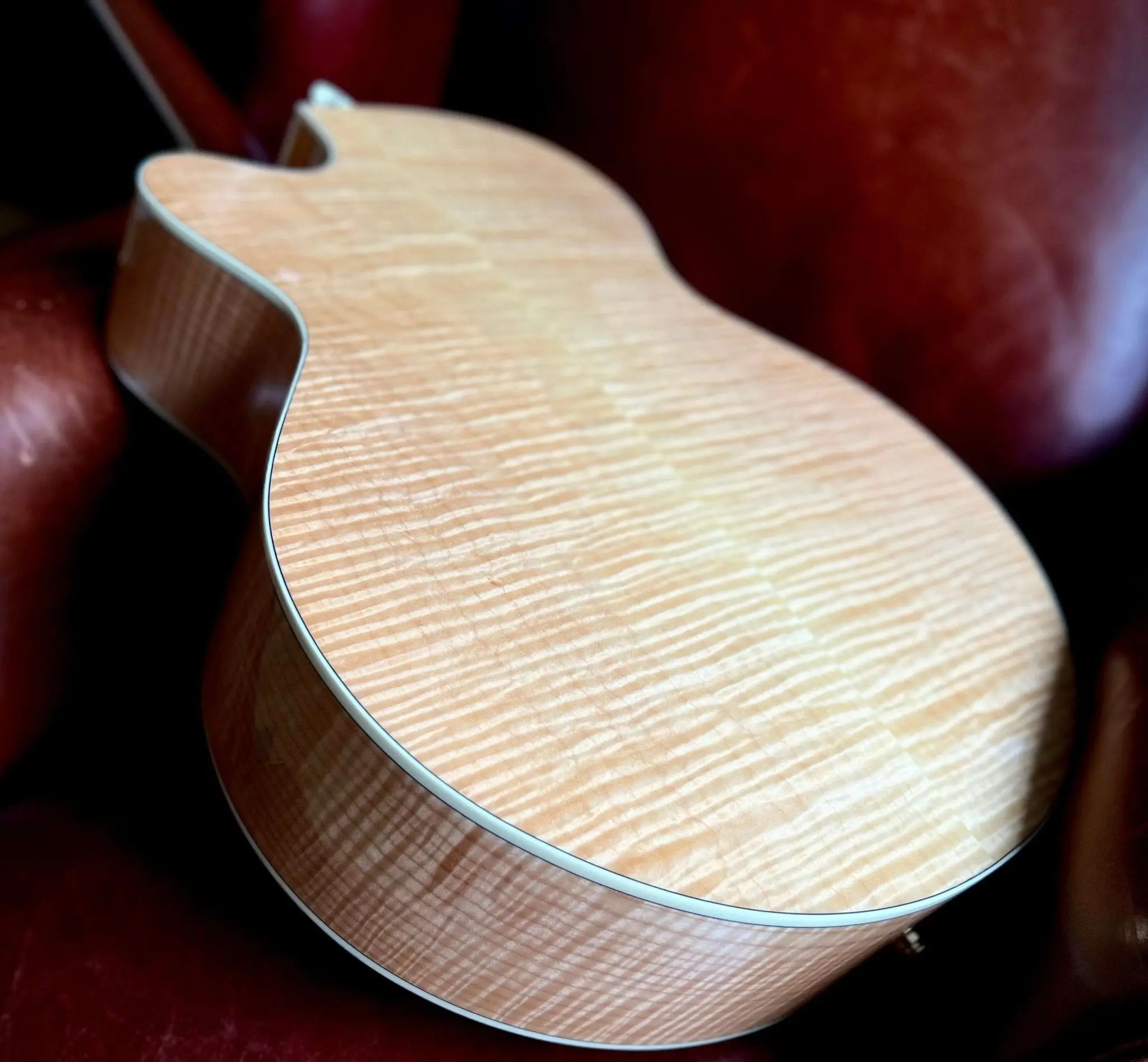 Washburn HJ40SCE Jumbo w' Flamed Maple Back & Sides.  £225 Custom Pro Setup & Support Package Included - Image 15