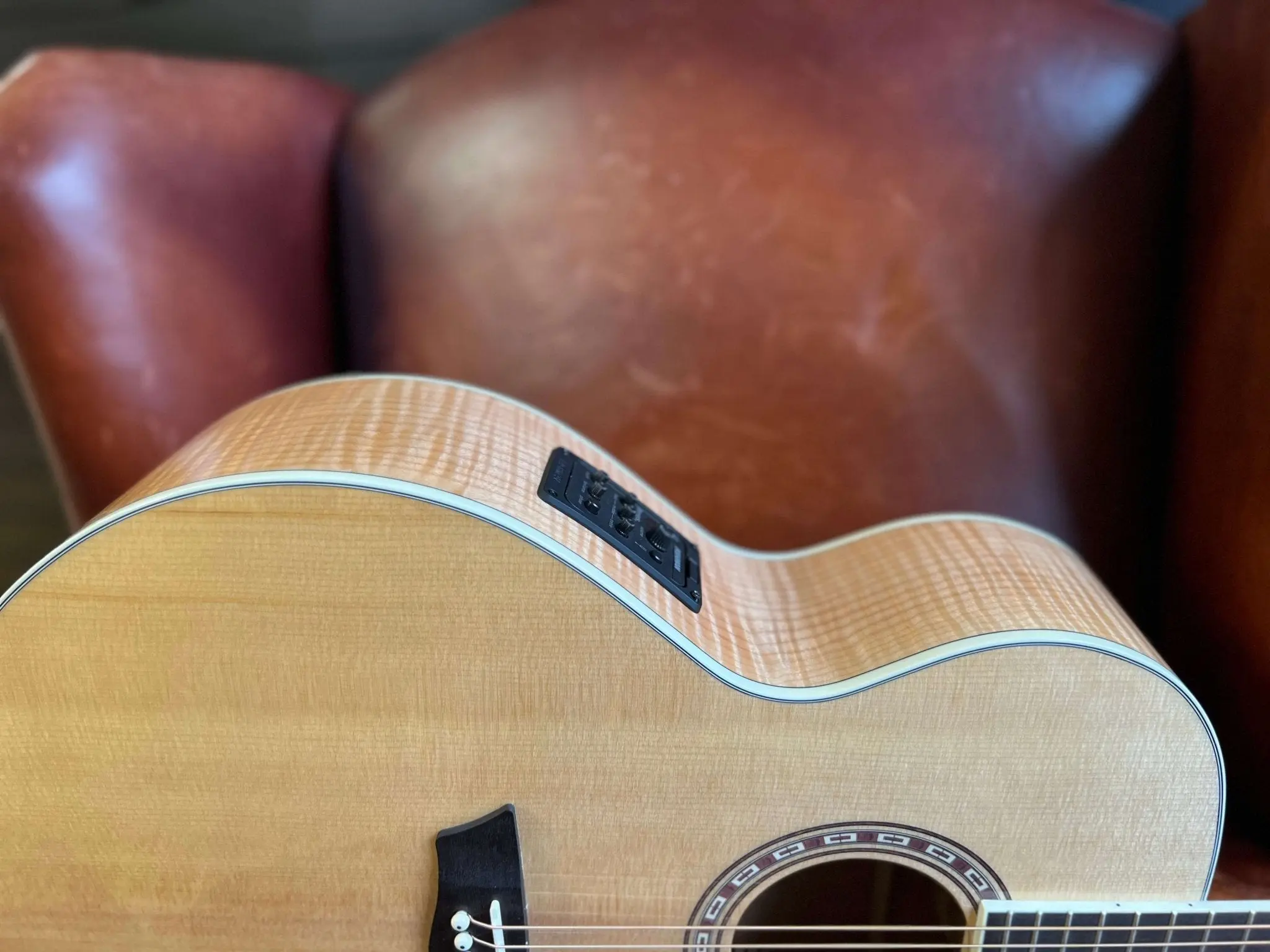 Washburn HJ40SCE Jumbo w' Flamed Maple Back & Sides.  £225 Custom Pro Setup & Support Package Included - Image 20