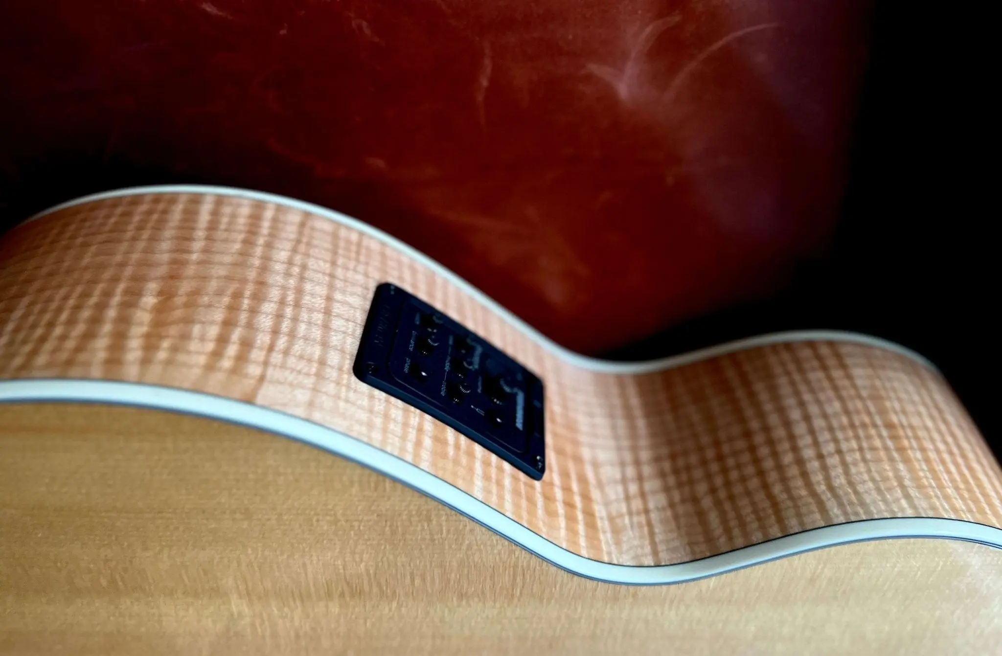 Washburn HJ40SCE Jumbo w' Flamed Maple Back & Sides.  £225 Custom Pro Setup & Support Package Included - Image 3