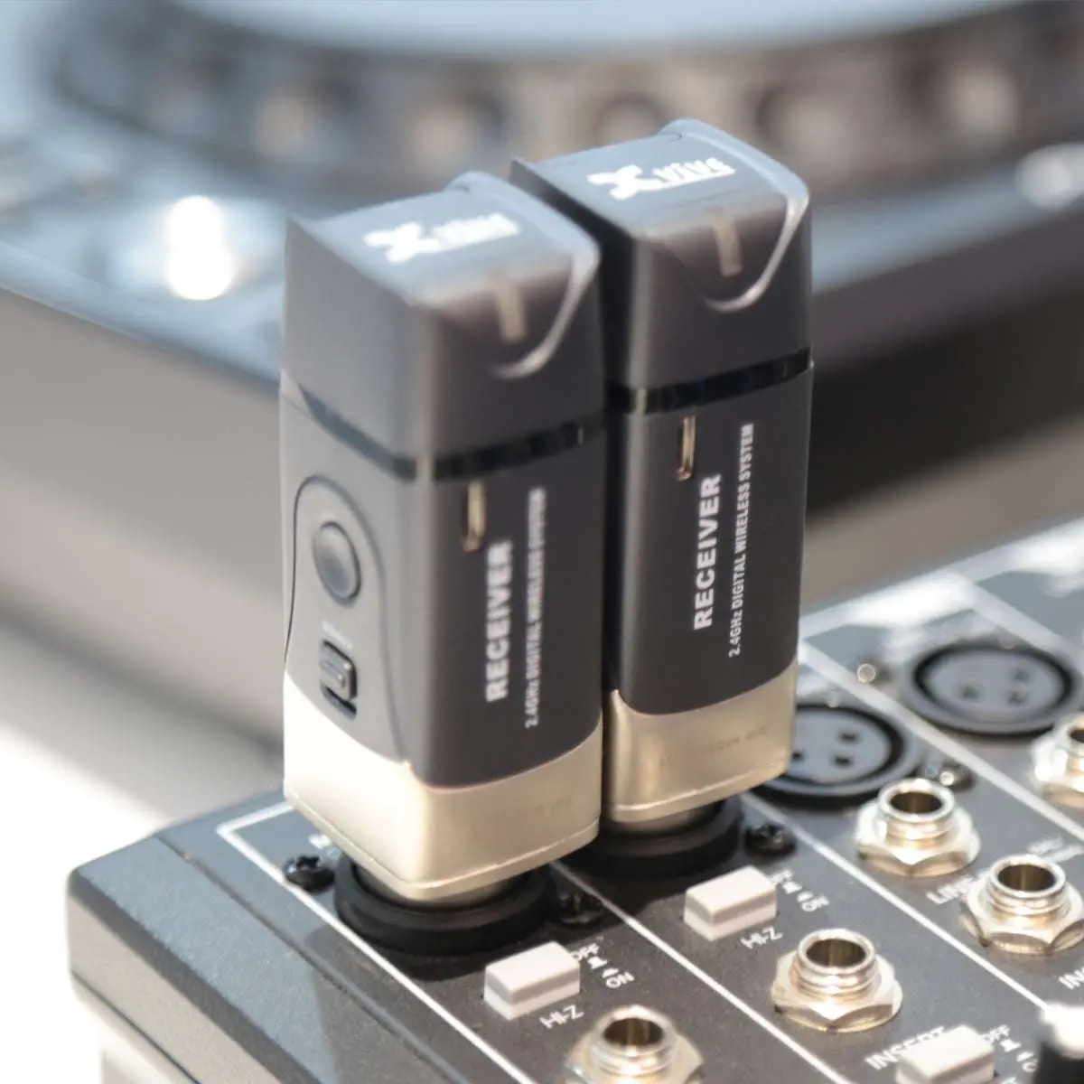 Xvive Dual U3 Wireless System for Audio - Image 11