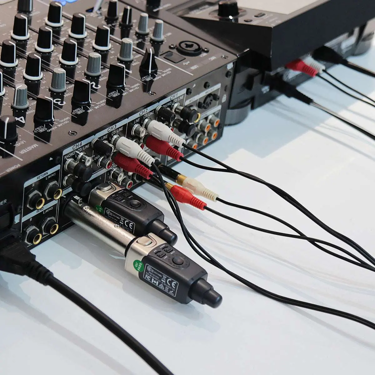 Xvive Dual U3 Wireless System for Audio - Image 17