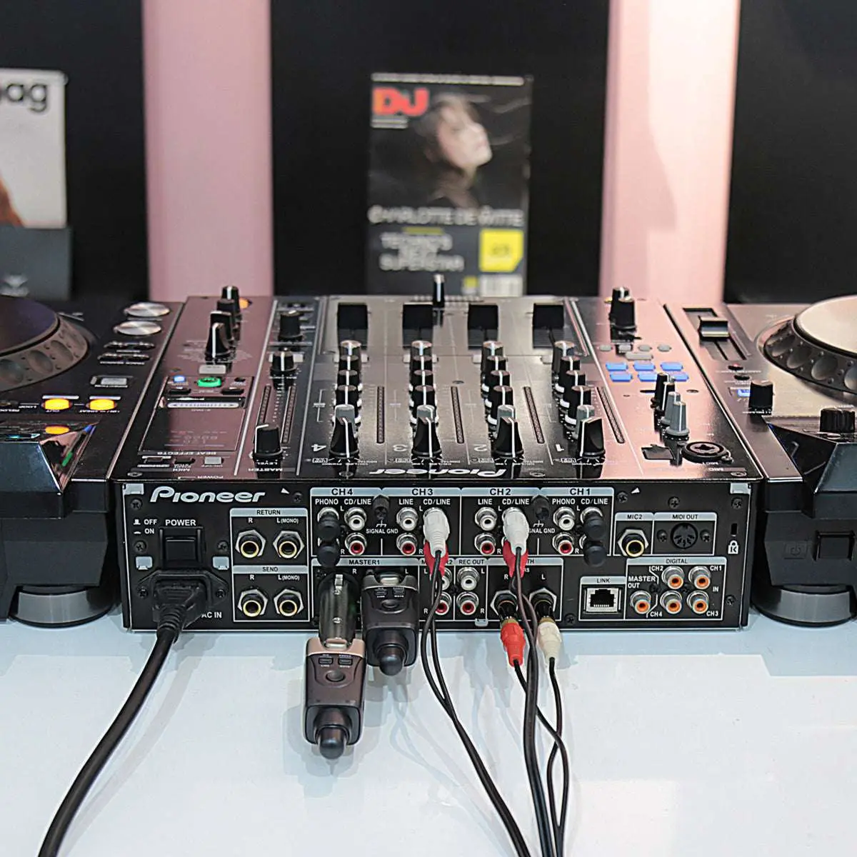 Xvive Dual U3 Wireless System for Audio - Image 19