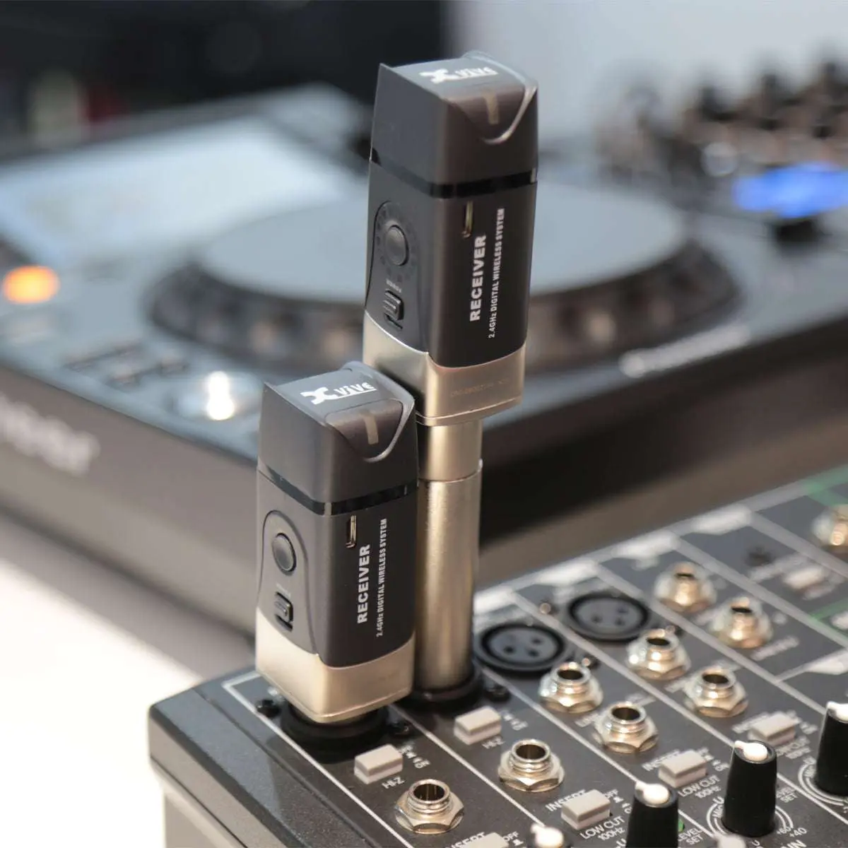 Xvive Dual U3 Wireless System for Audio - Image 9